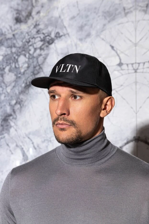 Valentino black cap with contrasting brand print for men 170848 - photo 2
