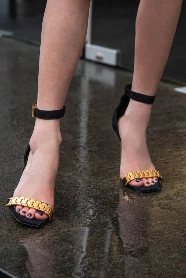 Balmain uma sandals in black suede with gold decor 170866 - photo 2