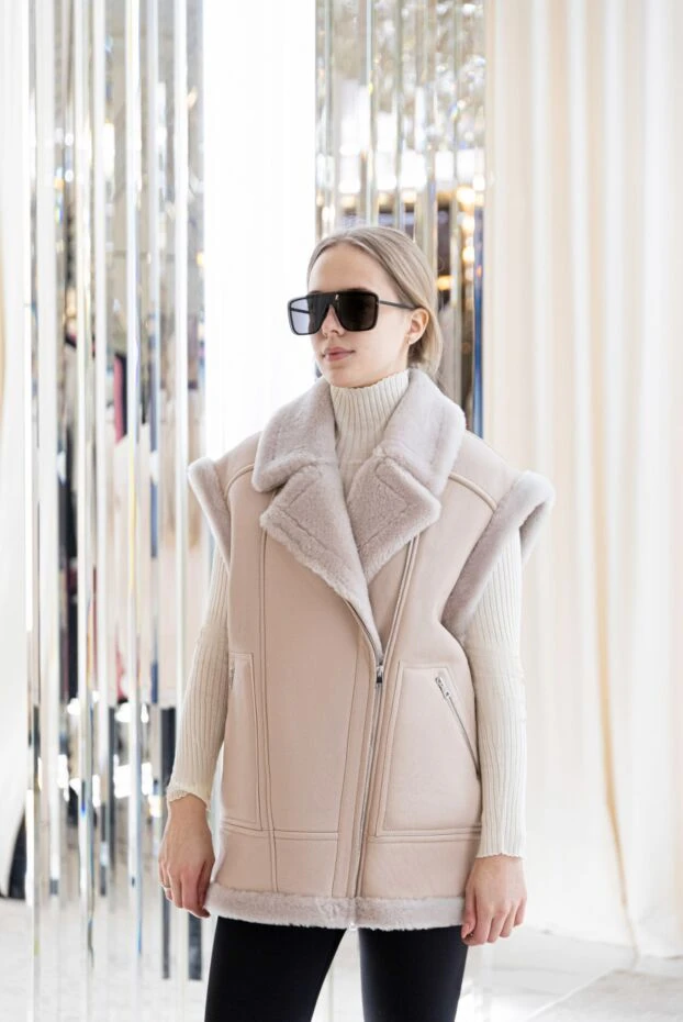 Blancha жилет зі шкіри та хутра бежевий жіночий 170975 - фото 2