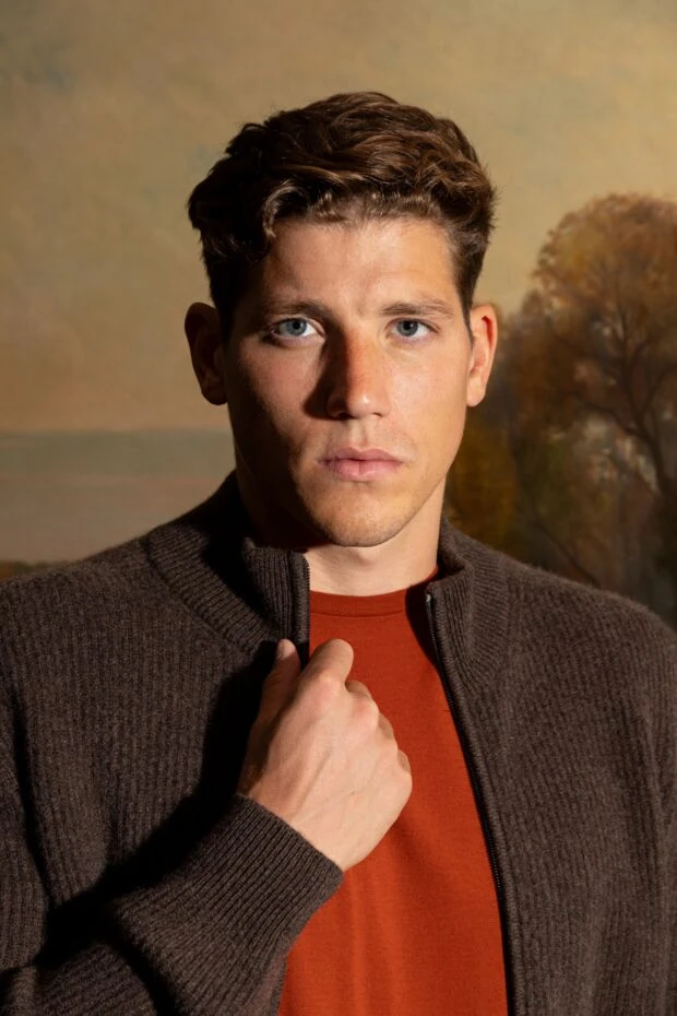 Коричневый шерстяной кардиган мужской на двухзамковой молнии - фото 2