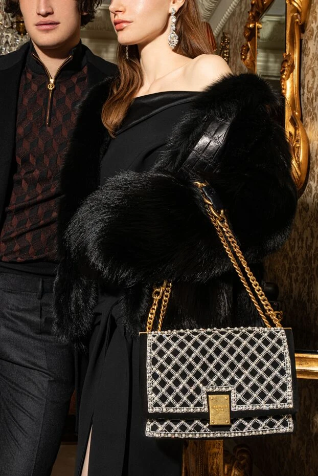 Balmain сумка кожаная на позолоченной цепочке с магнитной кнопкой в жемчуге черная женская 171554 - фото 2