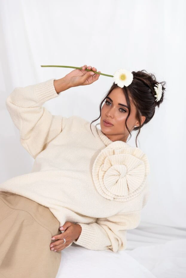 Magda Butrym a voluminous wool jumper with a cropped silhouette and elastic trim 171565 - photo 2