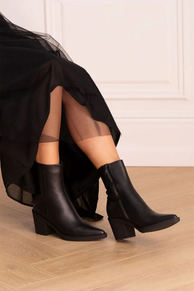 Gianvito Rossi woman black leather ankle boots for woman buy with prices and photos 171668 - photo 2