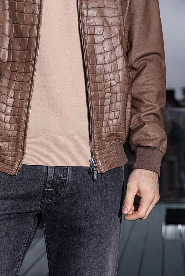 Enrico Mandelli куртка зі шкіри крокодила коричнева чоловіча 171771 - фото 2