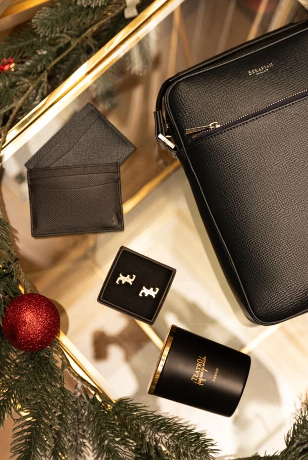 Serapian black leather cardholder decorated with a metal logo for men 172590 - photo 2