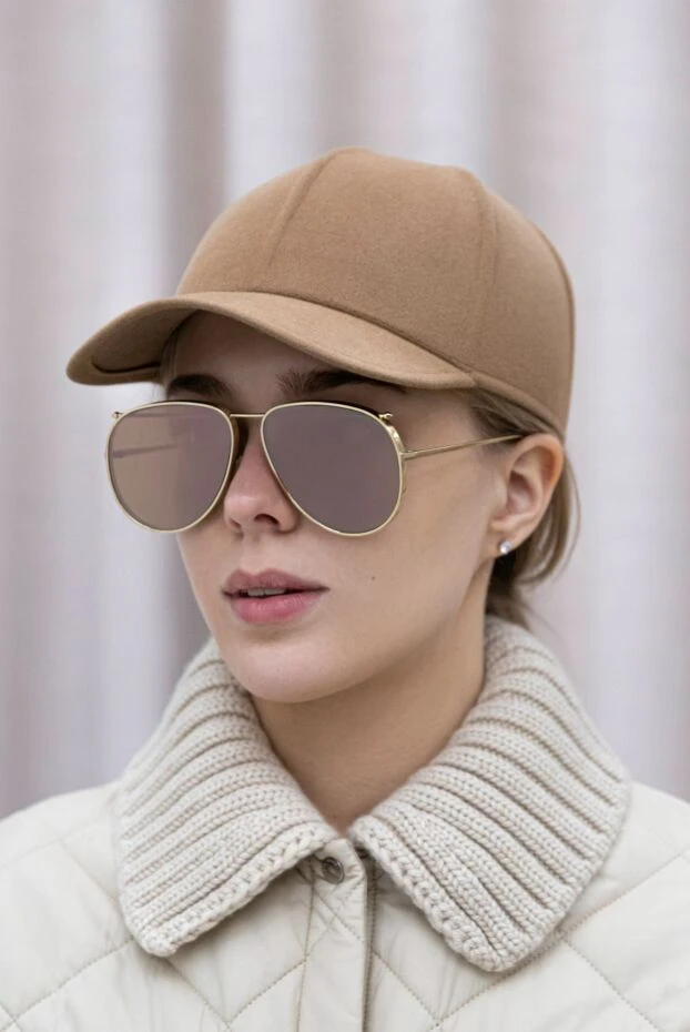 Loro Piana кепка темно бежевая женская с металлическим логотипом 172669 - фото 2