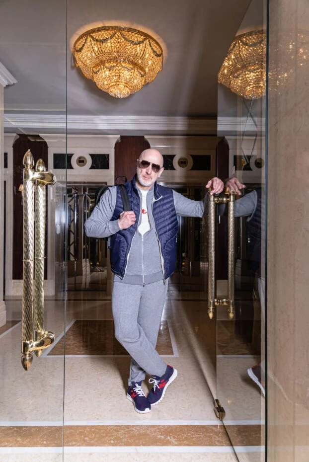 Kiton футболка белая с фирменным бархатным принтом на груди 172689 - фото 3