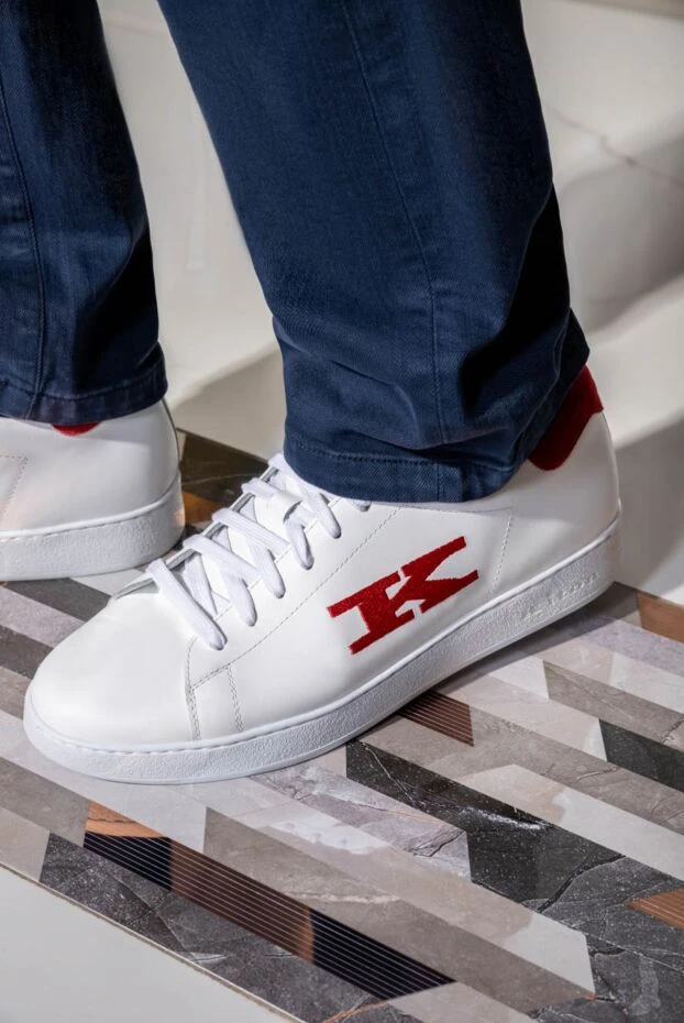 Kiton білі шкіряні снікери з яскраво-червоною літерою збоку 172700 - фото 2