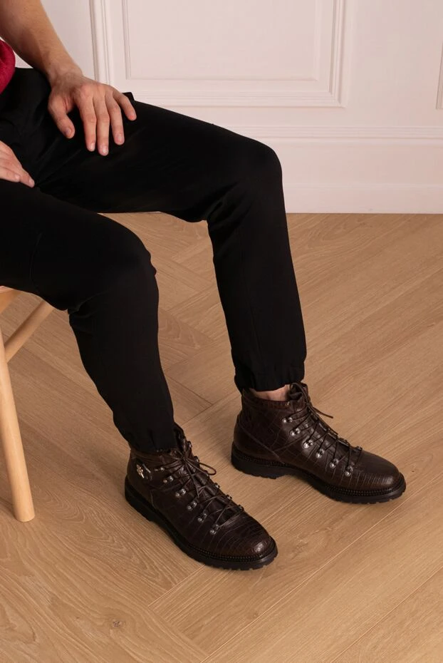 Мужские ботинки из кожи аллигатора коричневые - фото 2