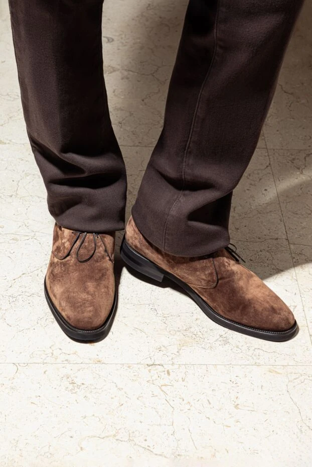 Brown suede boots with classic laces - photo 2