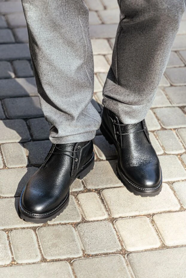 Men's black boots made of textured leather - photo 2