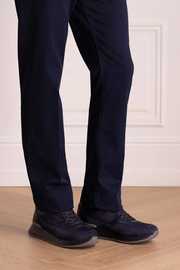 Кроссовки мужские синие с лого на язычке - фото 2