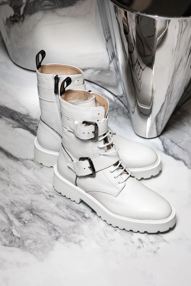 Doucal`s high leather boots white decorated with two buckles women's 174632 - photo 2