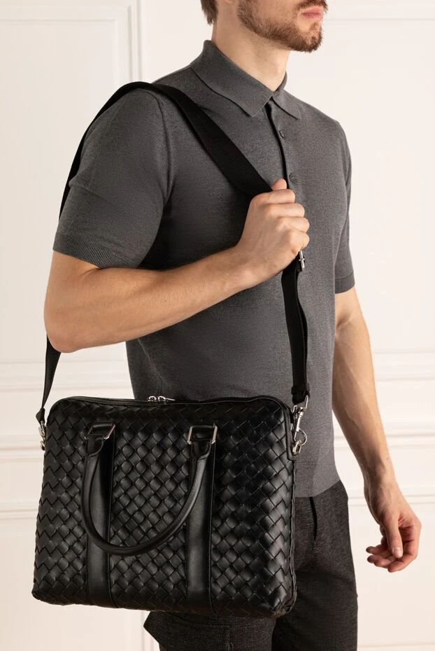 Bottega Veneta man shoulder bag made of genuine leather black buy with prices and photos 175230 - photo 2