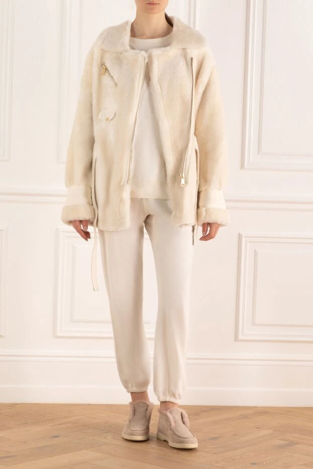 Women's white fur jacket - photo 2