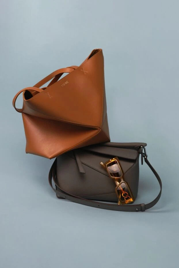 Loewe сумка повседневная из кожи женская бежевая 176507 - фото 3