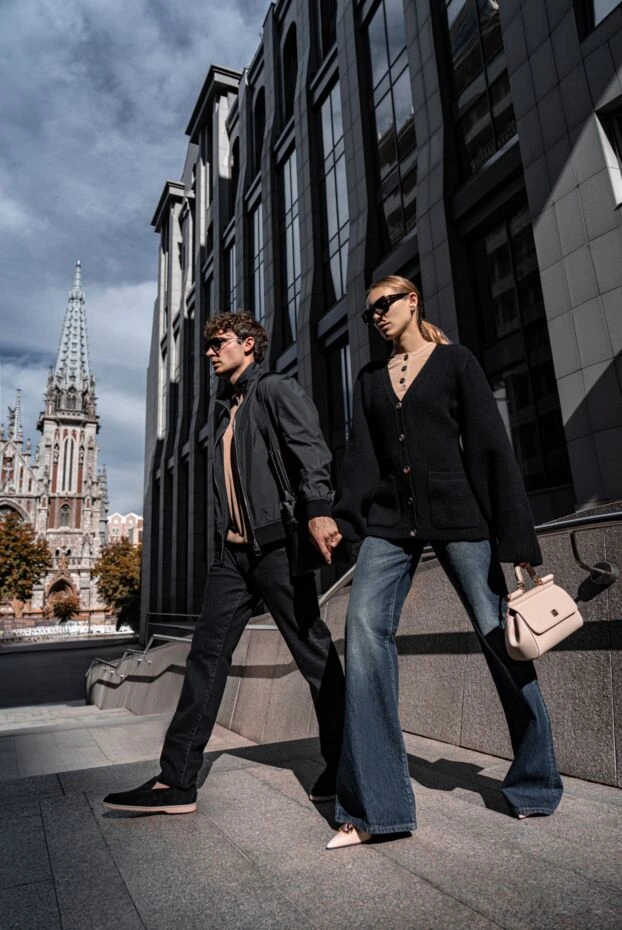 Боди из мягкой вискозы с длинным рукавом и контрастными пуговицами - фото 2