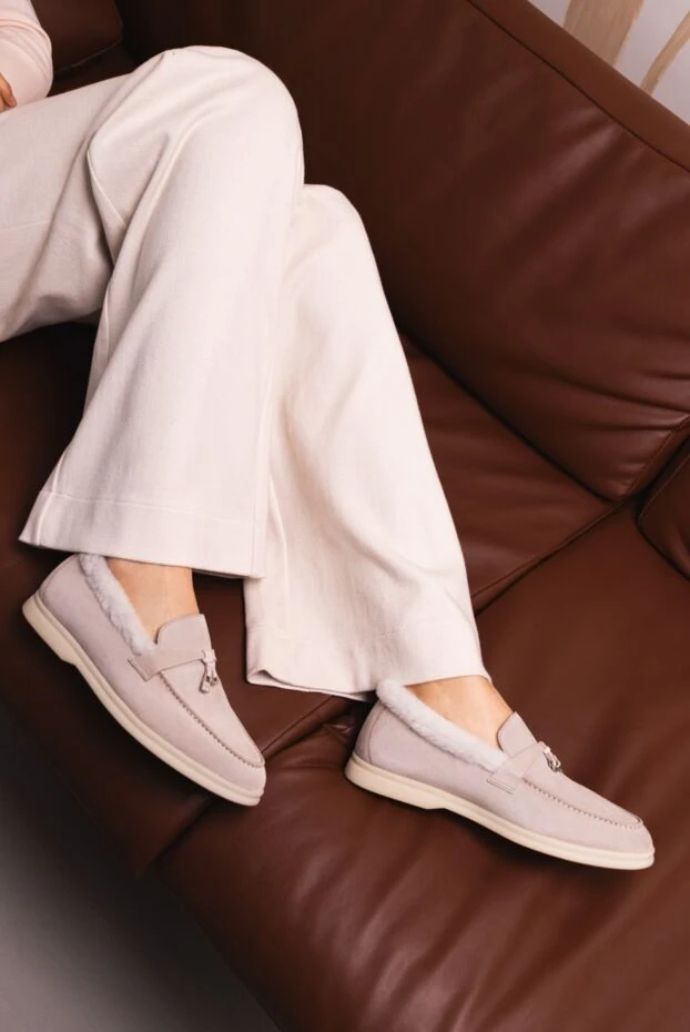 Loro Piana женские бежевые лоферы из нубука с меховой окантовкой 178050 - фото 3