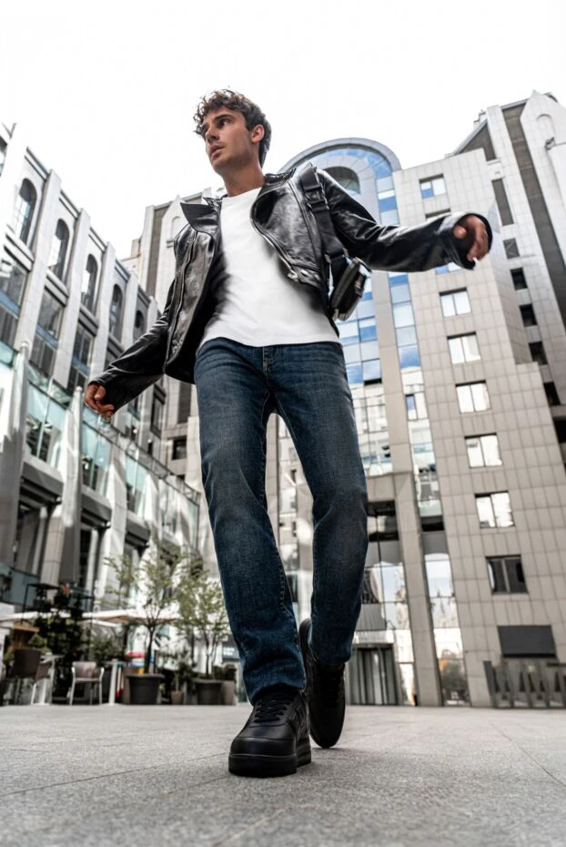 Givenchy кроссовки из гладкой кожи с объемным логотипом сбоку 178224 - фото 3