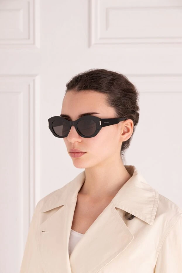 Saint Laurent жіночі окуляри для захисту від сонця із пластику чорні купити фото з цінами 178389 - фото 2