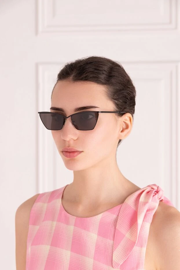 Saint Laurent жіночі окуляри сонцезахисні із металу чорні купити фото з цінами 178390 - фото 2