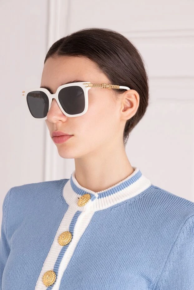 Miu Miu женские очки солнцезащитные женские белые из пластика купить с ценами и фото 178799 - фото 2