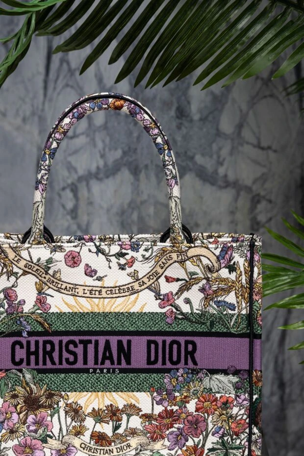 Женская фиолетовая cумка Book Tote с цветочной вышивкой - фото 2