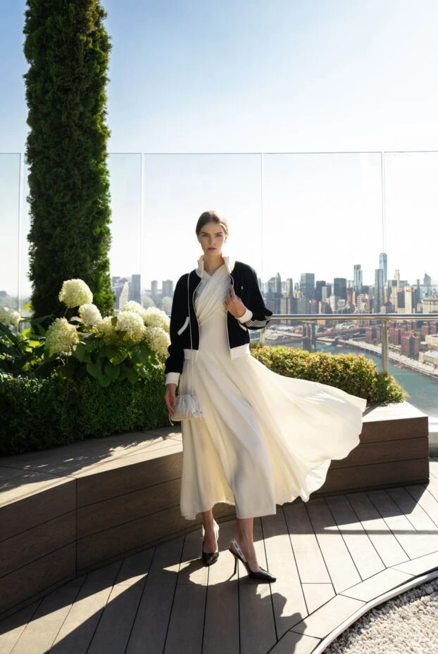 Bottega Veneta women's clutch bag gray from lambskin leather 179232 - photo 2