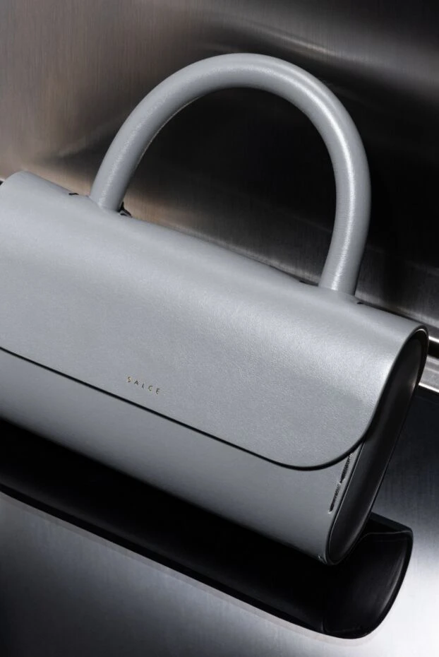 Сумка Pitus Medium из телячьей кожи с жесткими боковинами серая - фото 2