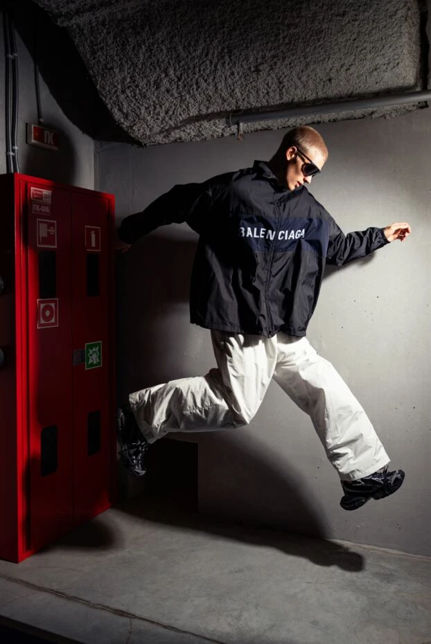 Balenciaga штани жіночі білі з бавовни та поліаміду 180365 - фото 2