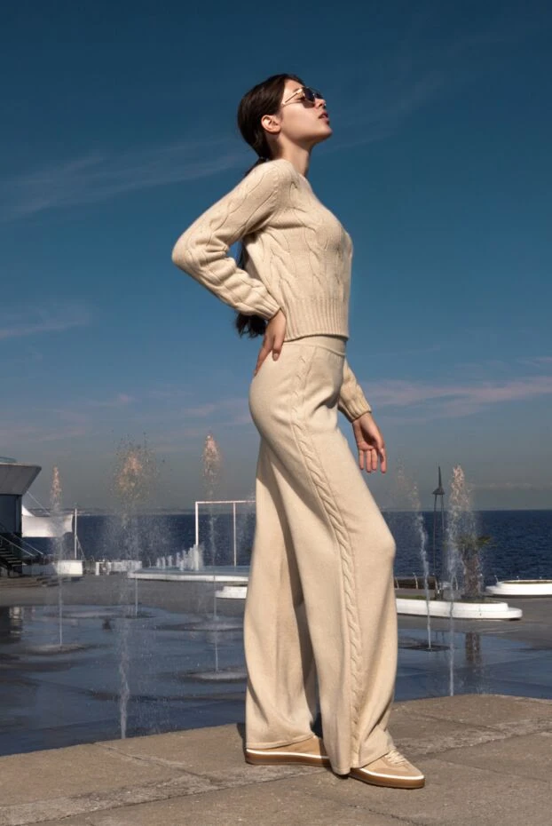 Loro Piana женский бежевый кашемировый прогулочный костюм с геометрическим узором 180431 - фото 2