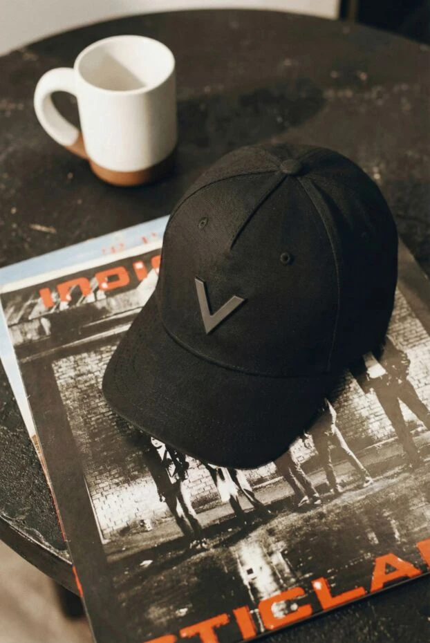 Valentino men's deep black cap with a relief element 180770 - photo 2