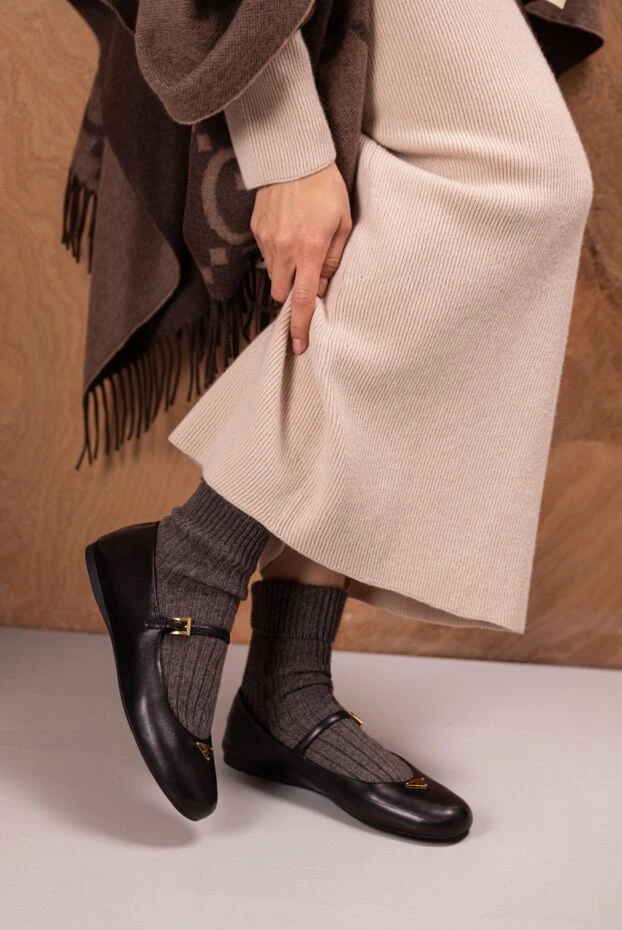 Prada women's black leather flat shoes with logo 180803 - photo 2