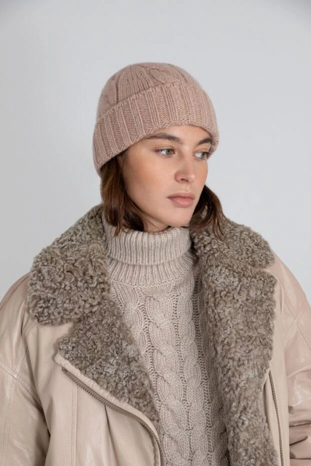 Куртка кожаная на меху женская бежевая - фото 2