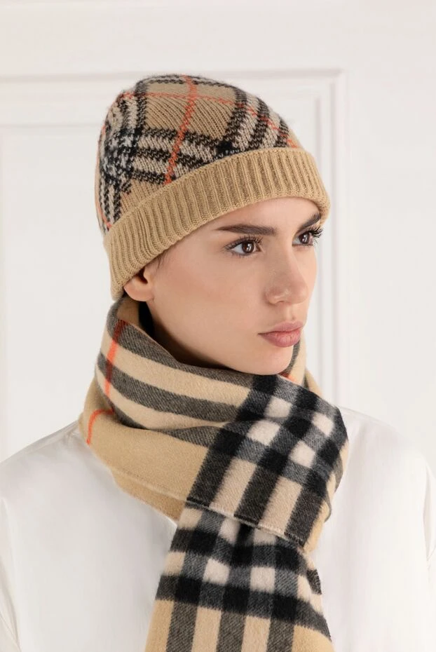 Burberry women's winter hat in beige checkered pattern 185428 - photo 2