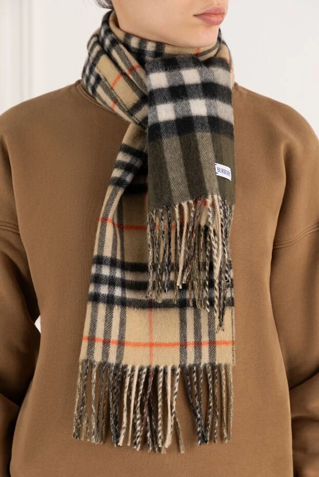 Burberry women's beige checkered scarf with fringe 185429 - photo 2