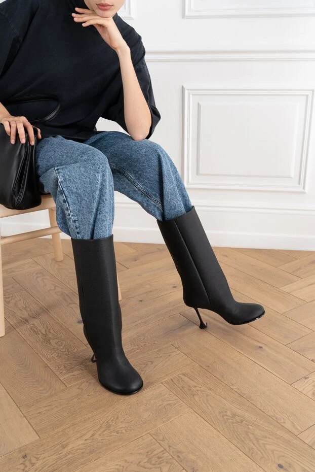 Amina Muaddi черные кожаные сапоги liya на скульптурном каблуке 187351 - фото 2