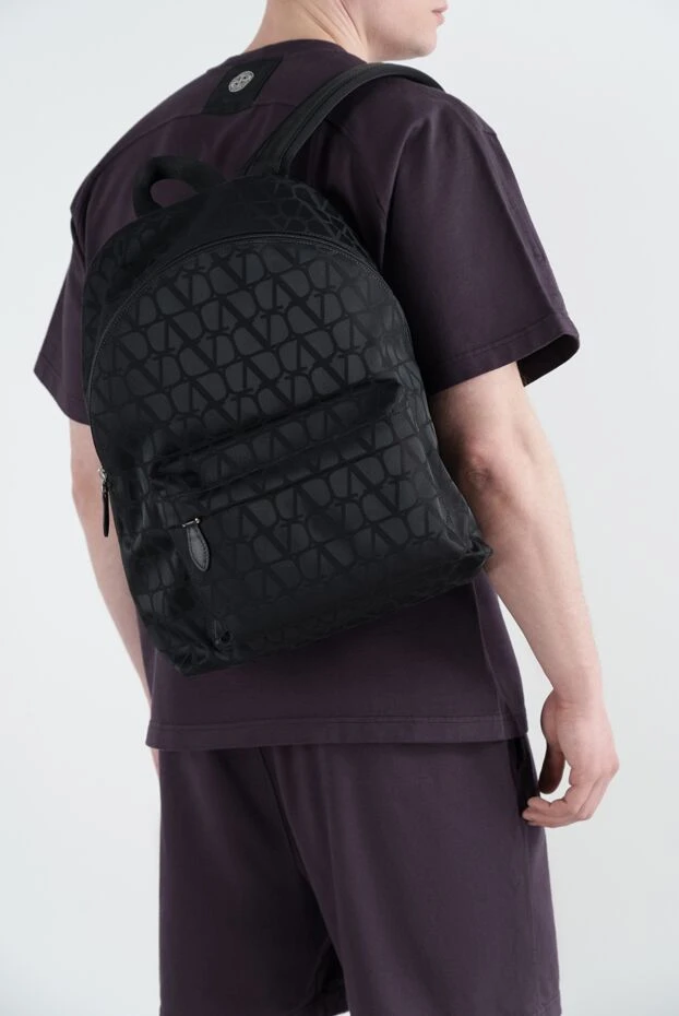 Valentino мужской черный рюкзак текстильный с узором toile iconographe 187368 - фото 2