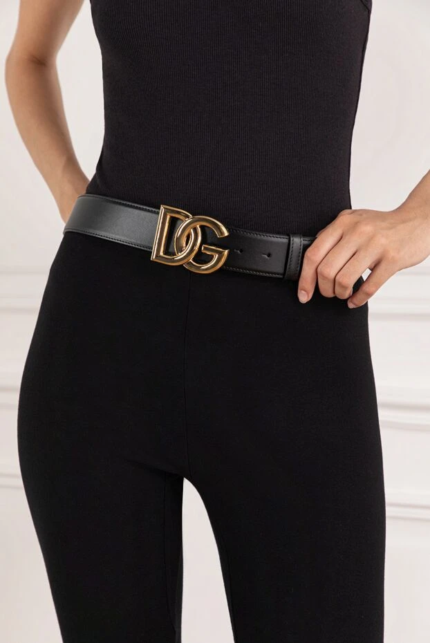 Dolce & Gabbana шкіряний чорний ремінь із великою пряжкою у вигляді золотого логотипу 190128 - фото 2