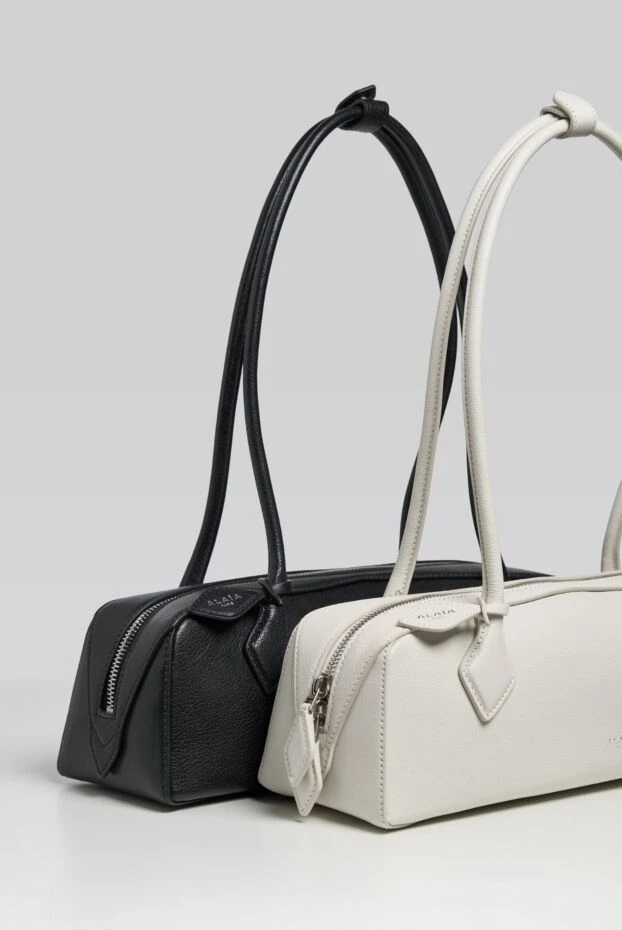 Alaia маленькая сумка через плечо le teckel из козьей кожи женская белая 190162 - фото 2