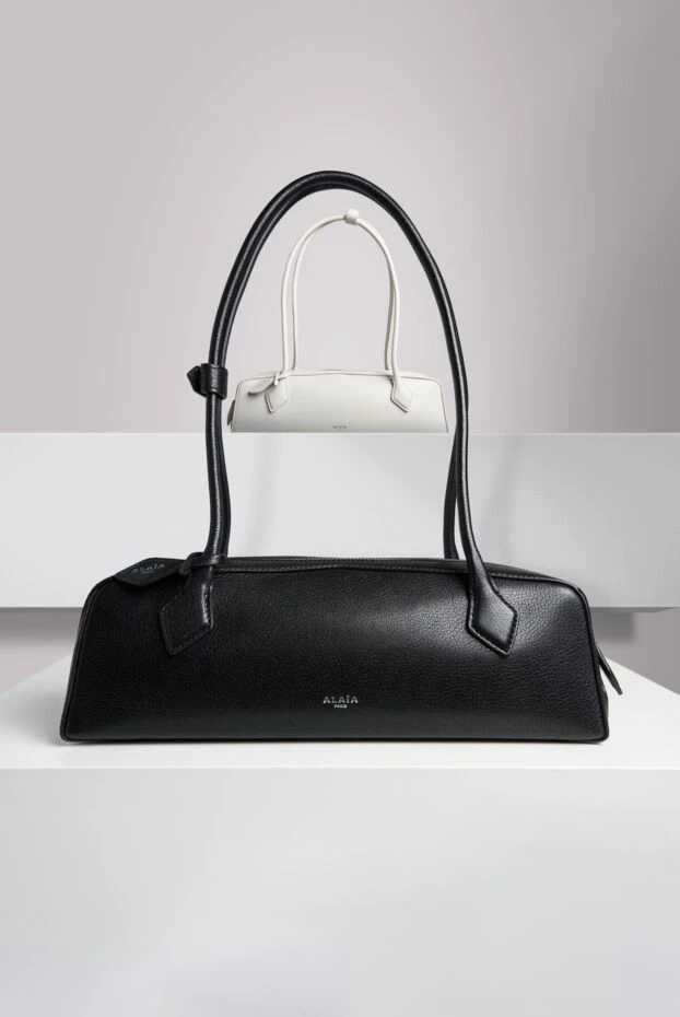 Alaia маленькая сумка через плечо le teckel из козьей кожи женская белая 190162 - фото 3