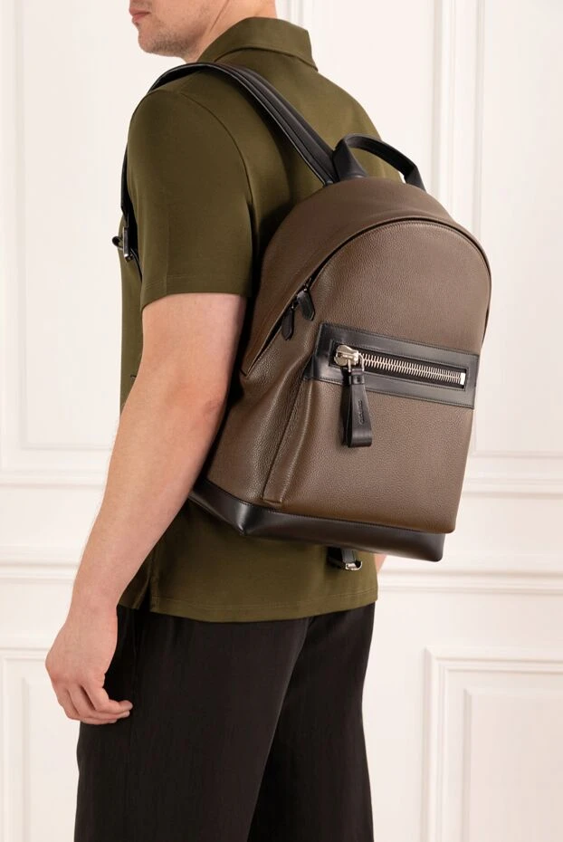Tom Ford men's brown grained leather zip backpack 190550 - photo 2