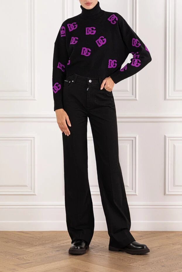 Dolce & Gabbana чорний трикотажний гольф з фіолетовим логотипом dg 190634 - фото 2