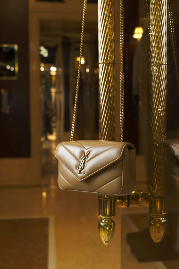 Saint Laurent мини сумка на цепочке loulou из кожи ягнёнка коричневая 190907 - фото 2