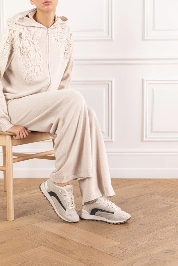 Brunello Cucinelli кросівки зі світлої замші з контрастною вставкою та хутряною підкладкою 191354 - фото 2