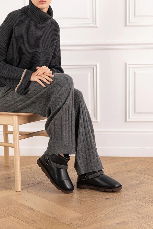 Brunello Cucinelli шкіряні уггі на контрастній підошві з м'яким хутром чорні 191356 - фото 2