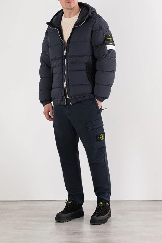 Темно-синий пуховик с капюшоном и контрастными вставками - фото 2