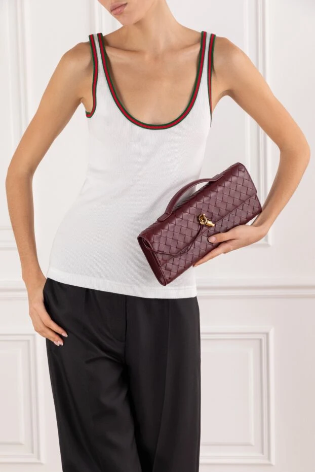 Bottega Veneta burgundy clutch with top handle made of soft intrecciato leather 191734 - photo 2