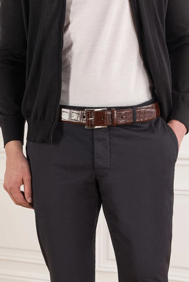 Чоловічий ремінь зі шкіри алігатора коричневого кольору - фото 2