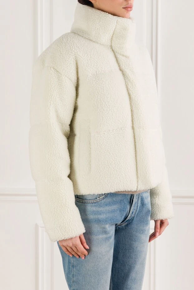 Gertrude белая пушистая куртка-пуховик в стиле тедди 192362 - фото 3